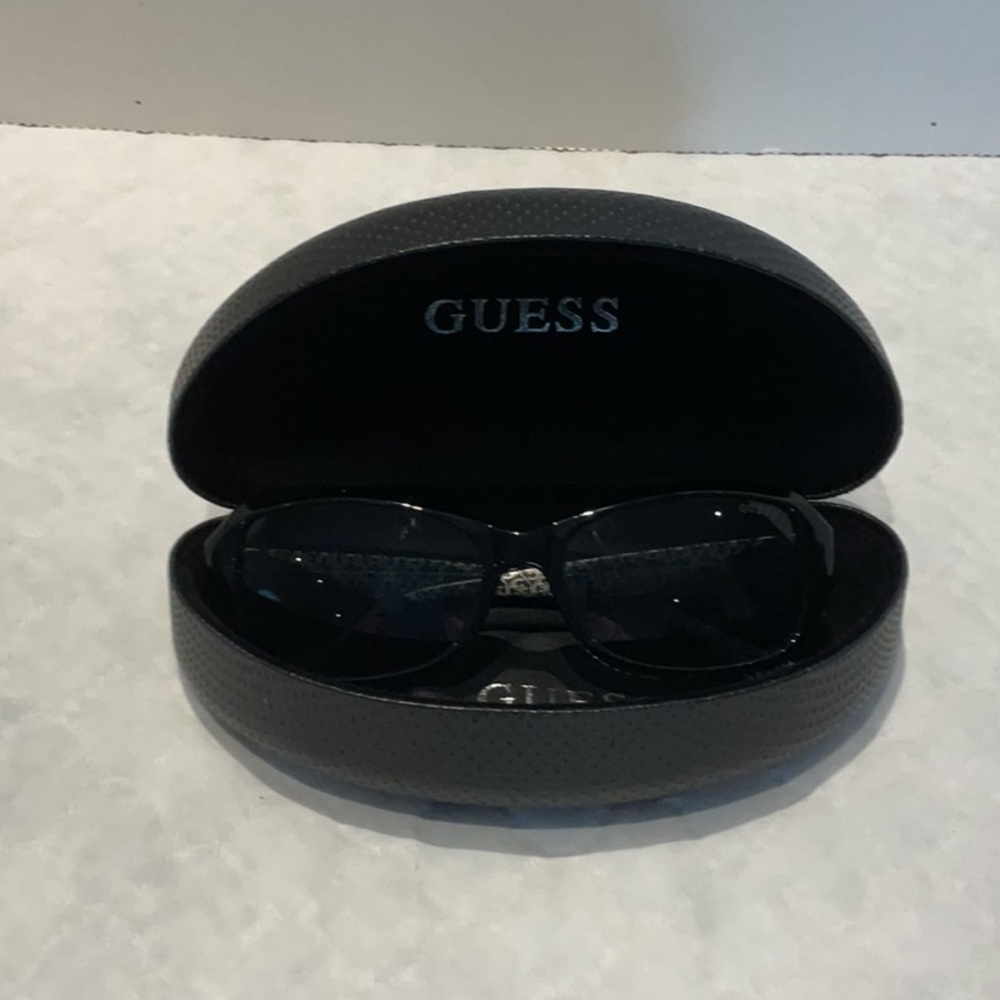 GUESS Black Sunglasses
